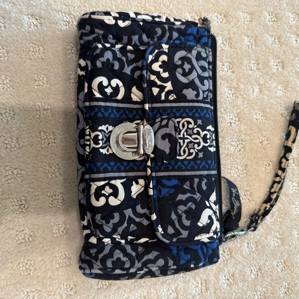 Vera Bradley Turnlock Wristlet Wallet in Blue Medallion - Picture 2 of 6